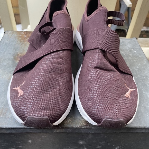 Women's Maroon Puma Sneakers Size 8 - Picture 3 of 6